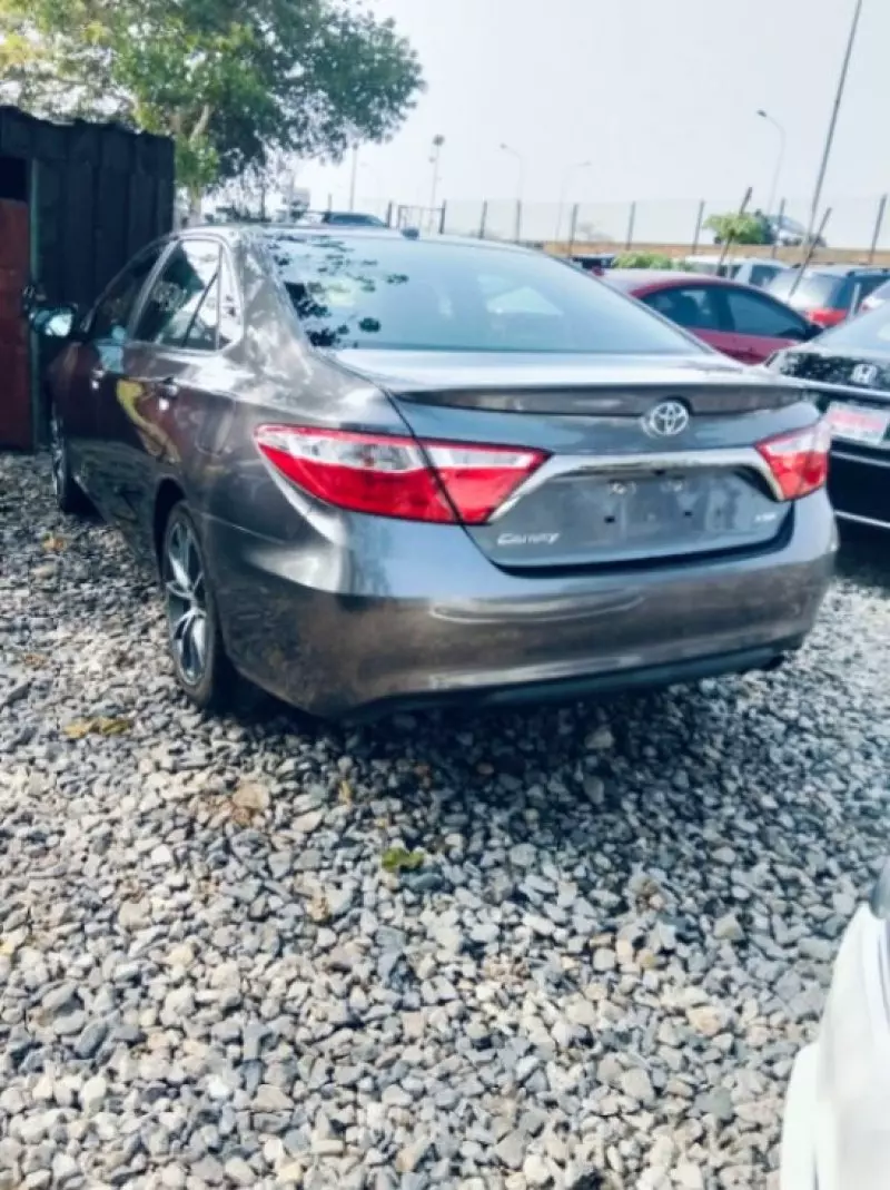 Toyota Camry - 2016