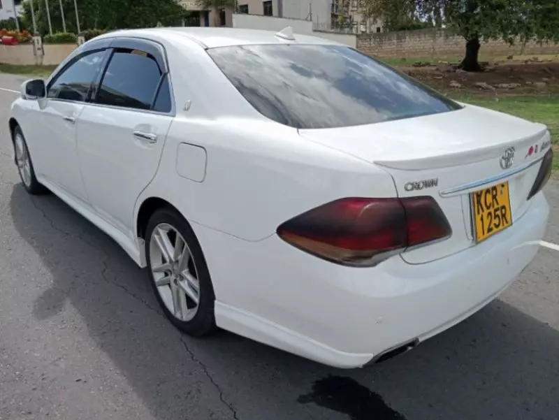 Toyota Crown   - 2011
