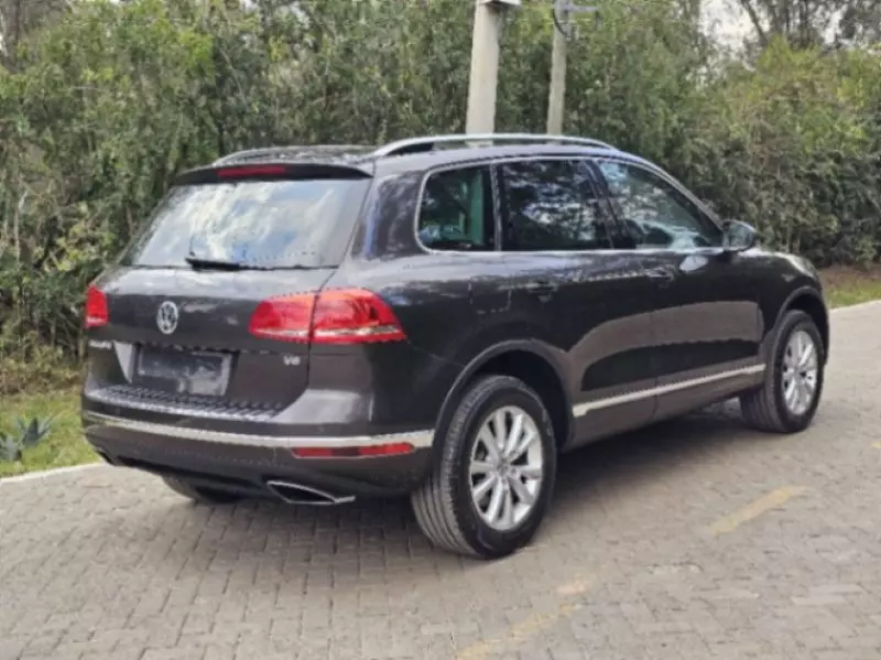 Volkswagen Touareg   - 2015