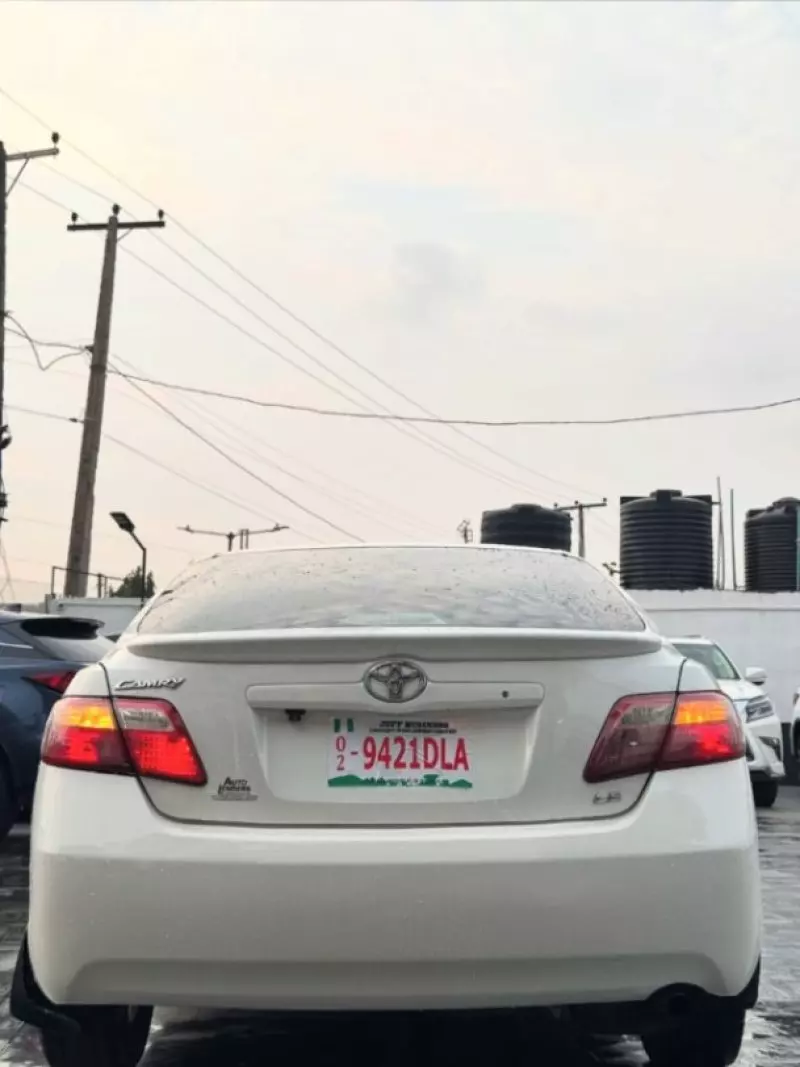 Toyota Camry   - 2009