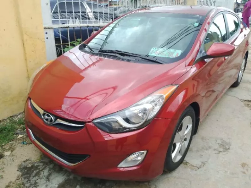 Hyundai Elantra   - 2013