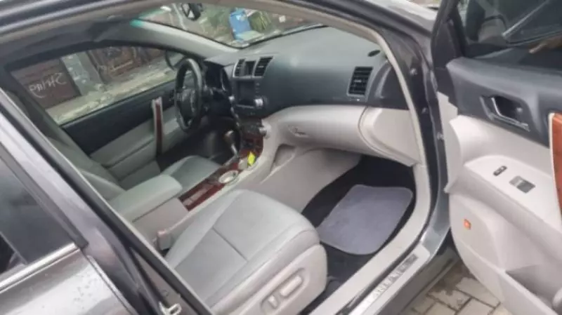 Toyota Highlander   - 2011