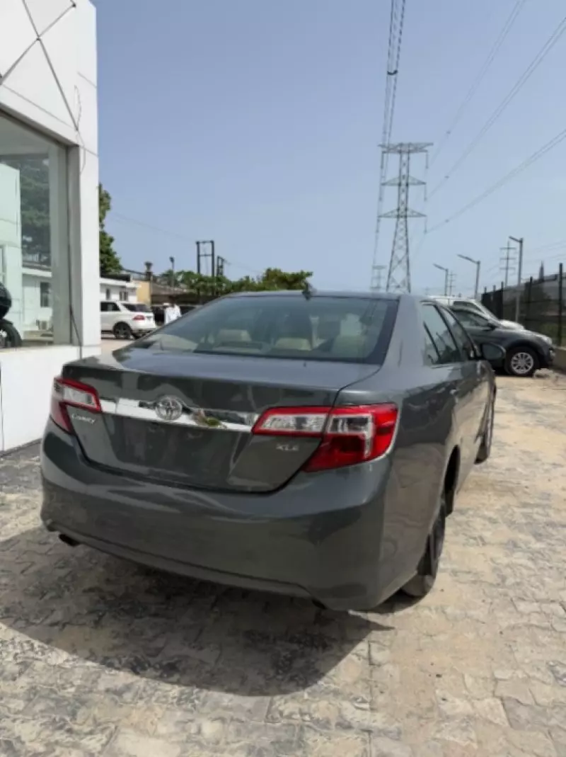 Toyota Camry   - 2012