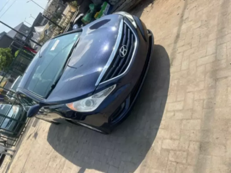 Hyundai Sonata   - 2013