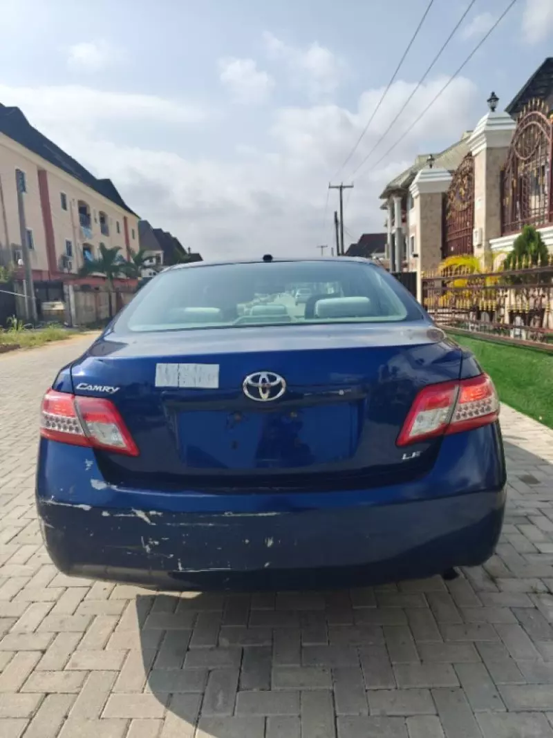 Toyota Camry   - 2010