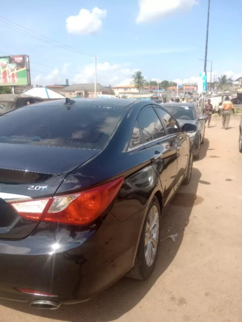 Hyundai Sonata   - 2012
