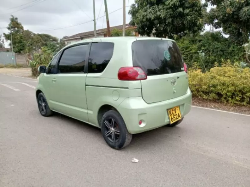 Toyota Porte   - 2012