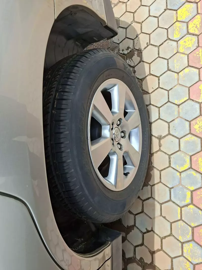 Toyota Harrier   - 2012