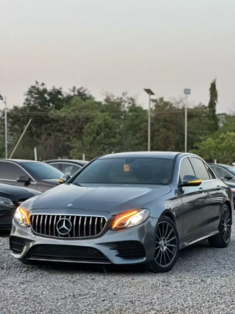 Mercedes-Benz E 300   - 2017