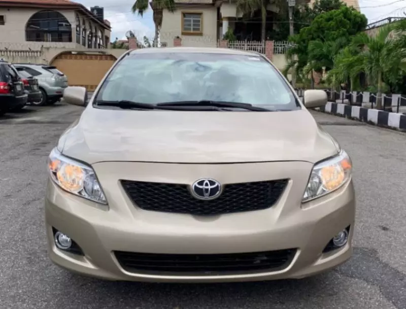 Toyota Corolla   - 2009