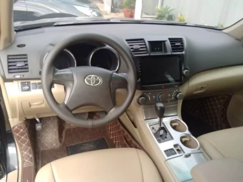 Toyota Highlander   - 2014