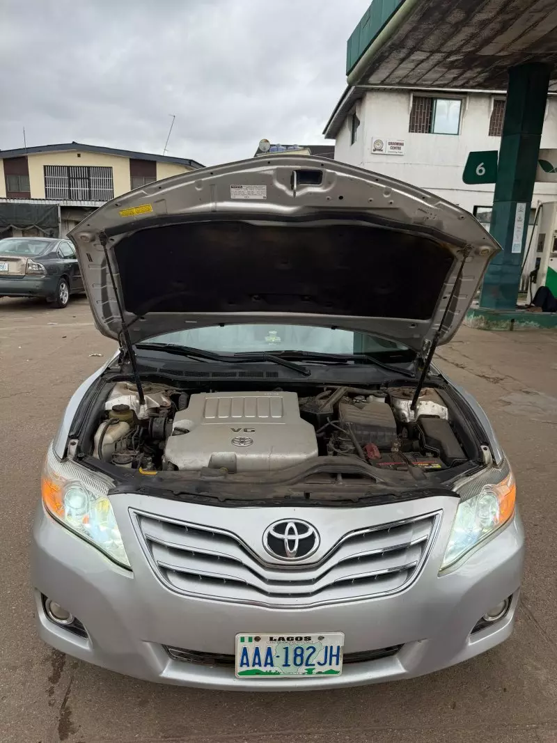 Toyota Camry   - 2010