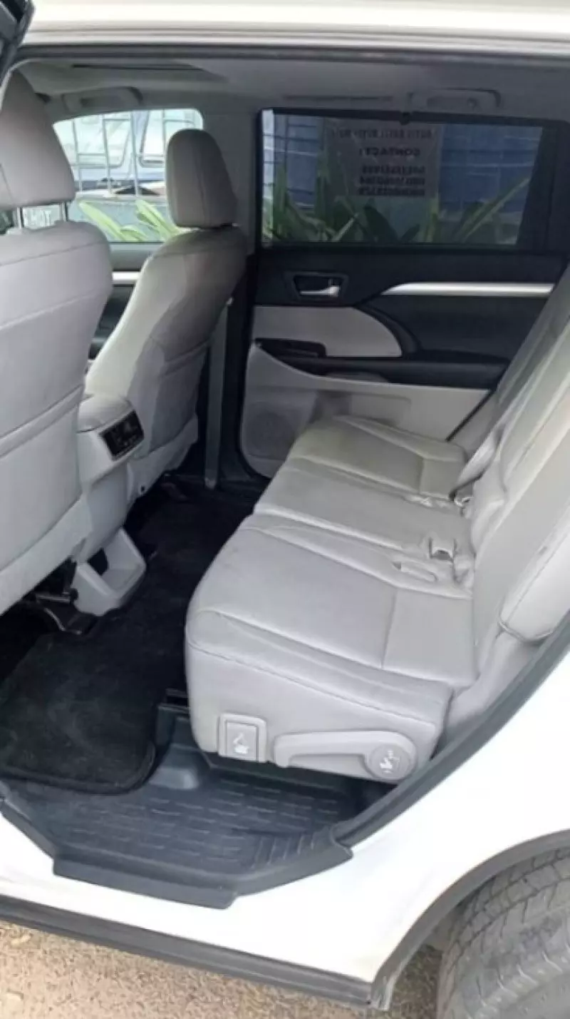 Toyota Highlander   - 2015