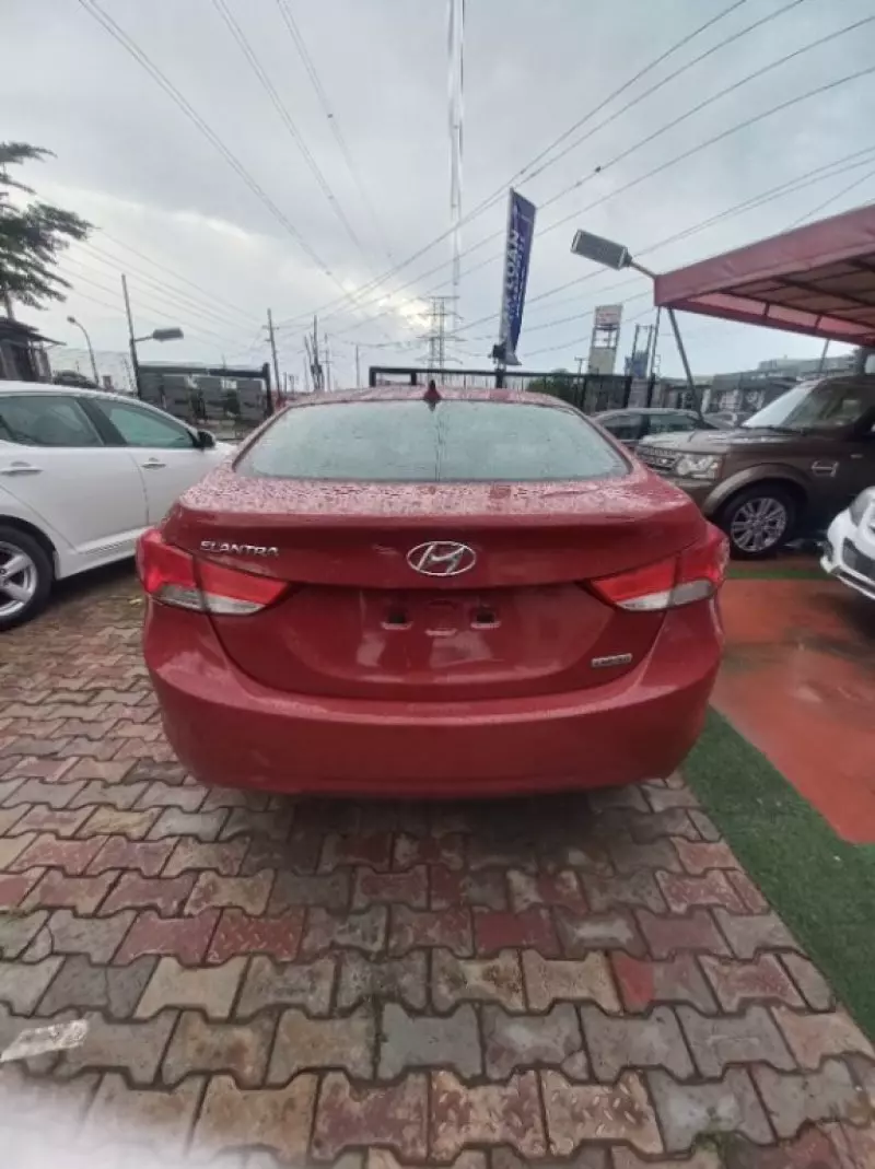 Hyundai Elantra   - 2013