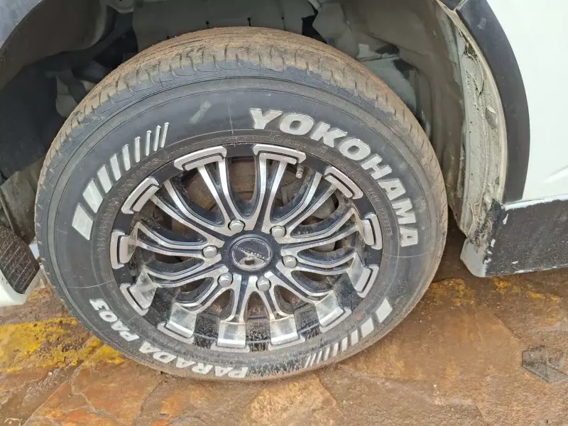 Toyota Hiace   - 2012