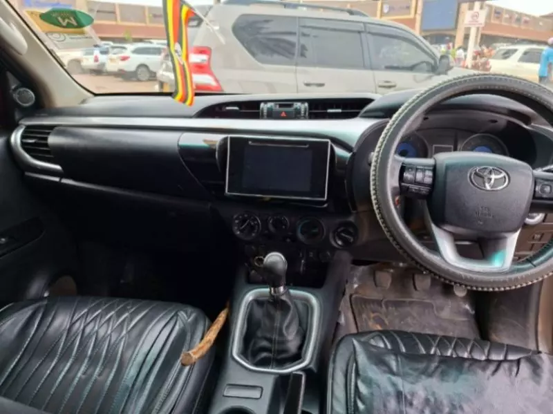 Toyota Hilux   - 2016