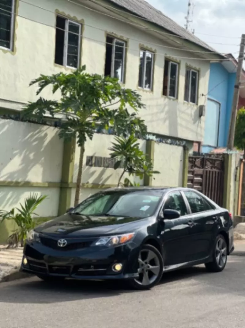 Toyota camry   - 2012
