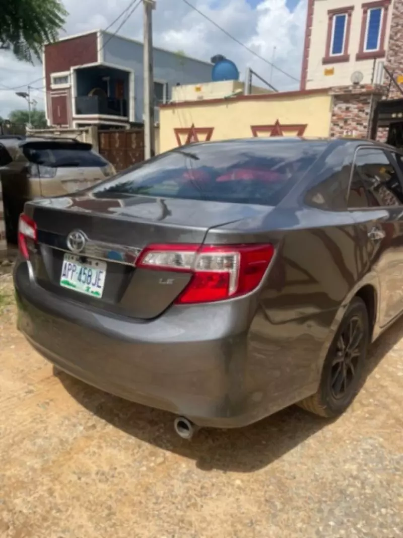 Toyota camry   - 2012
