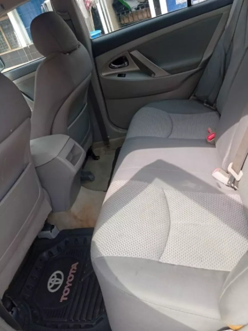 Toyota Camry   - 2010