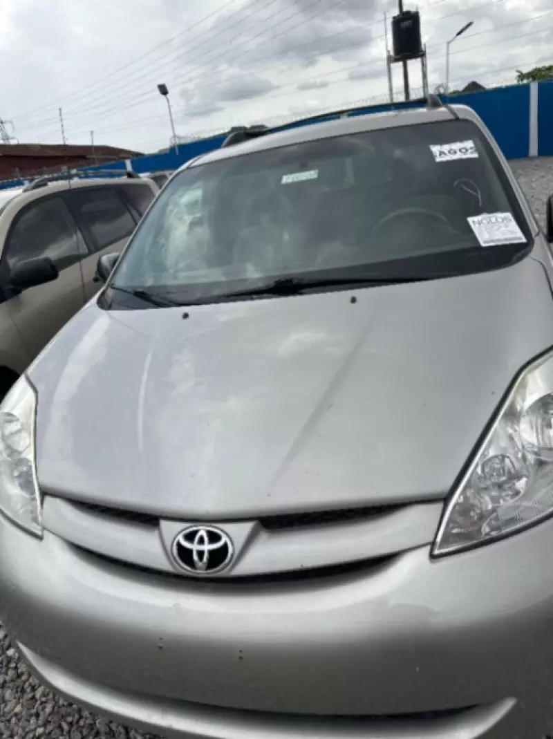 Toyota Sienna   - 2007