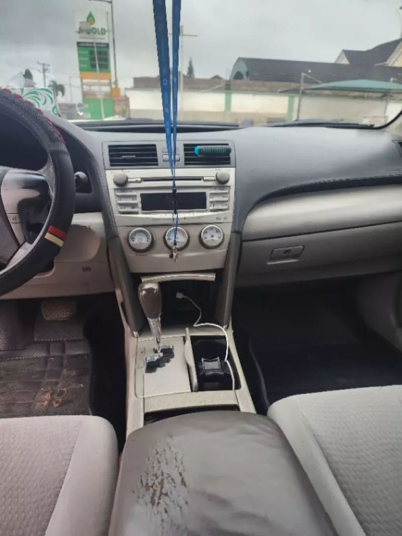 Toyota Camry   - 2009