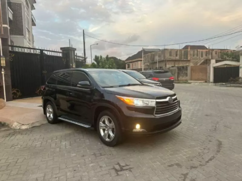 Toyota Highlander   - 2015