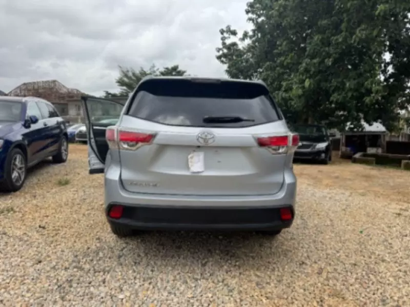Toyota Highlander   - 2017