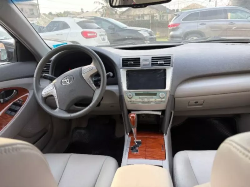 Toyota Camry   - 2009
