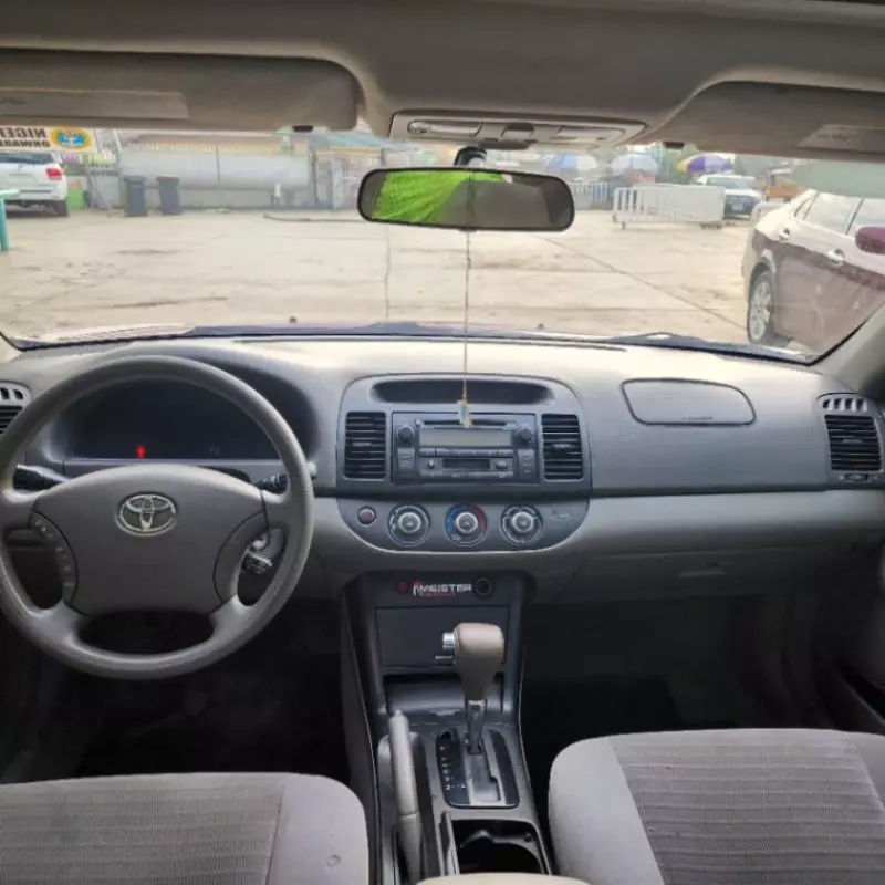 Toyota Camry   - 2005