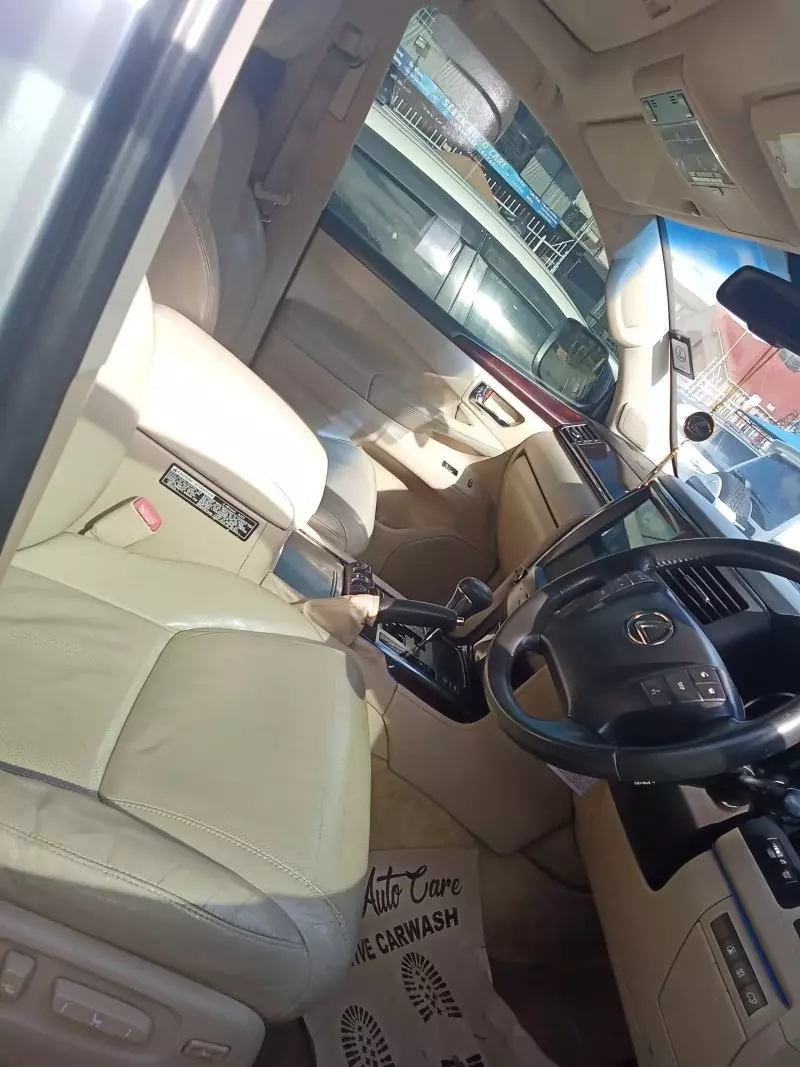 Lexus LX 570   - 2011