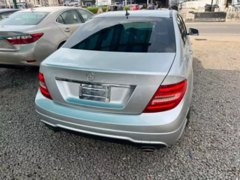 Mercedes-Benz C 300 - 2012