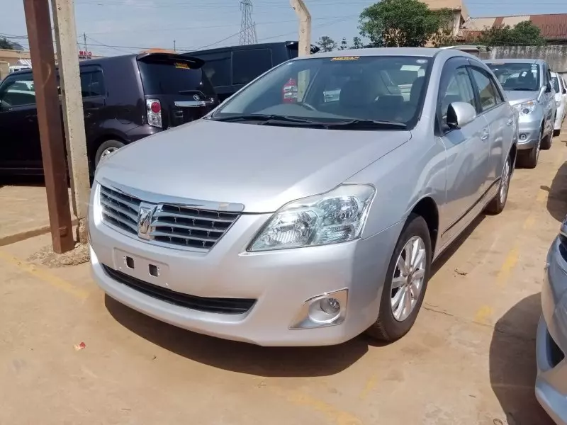 Toyota Premio    - 2012