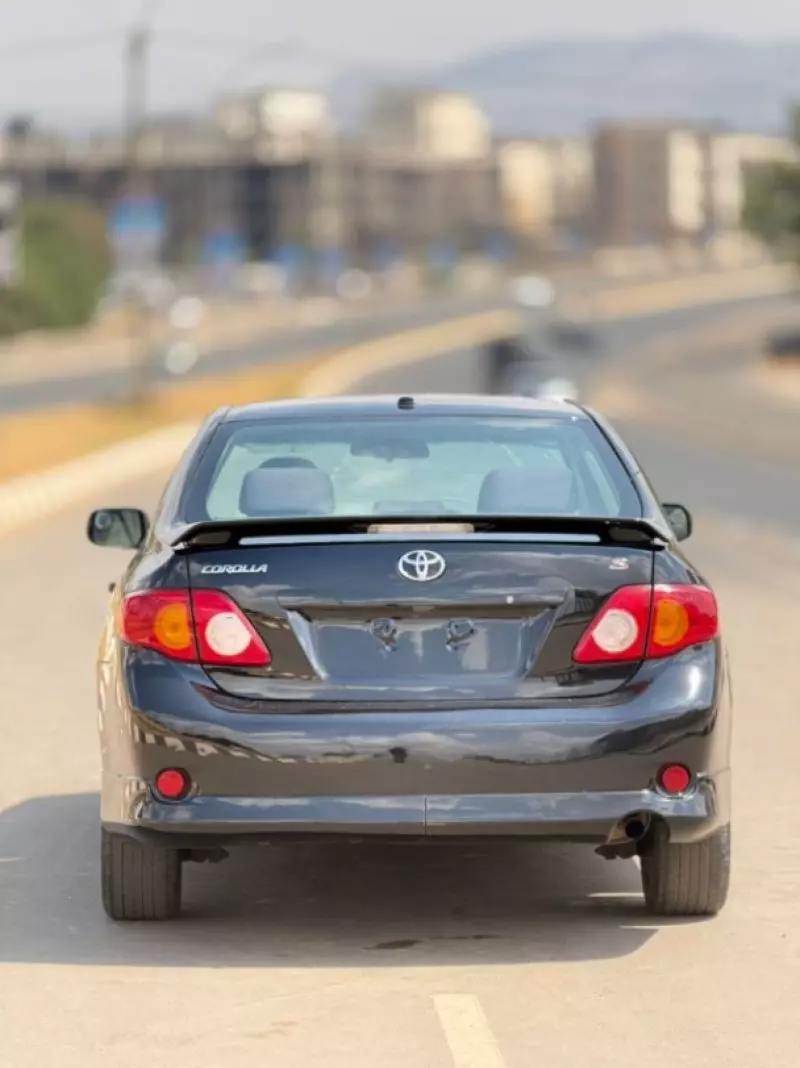 Toyota Corolla   - 2009