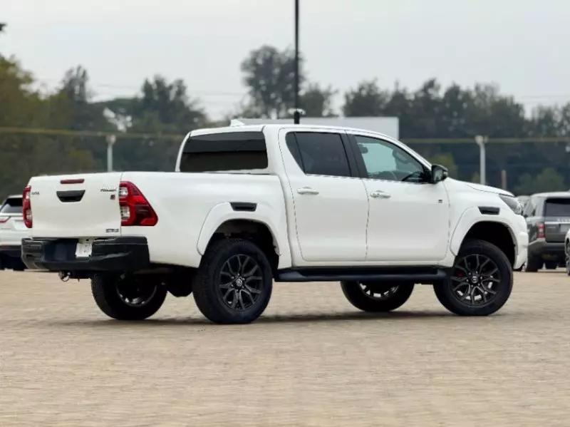 Toyota Hilux    - 2022