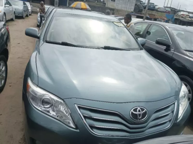 Toyota Camry   - 2010