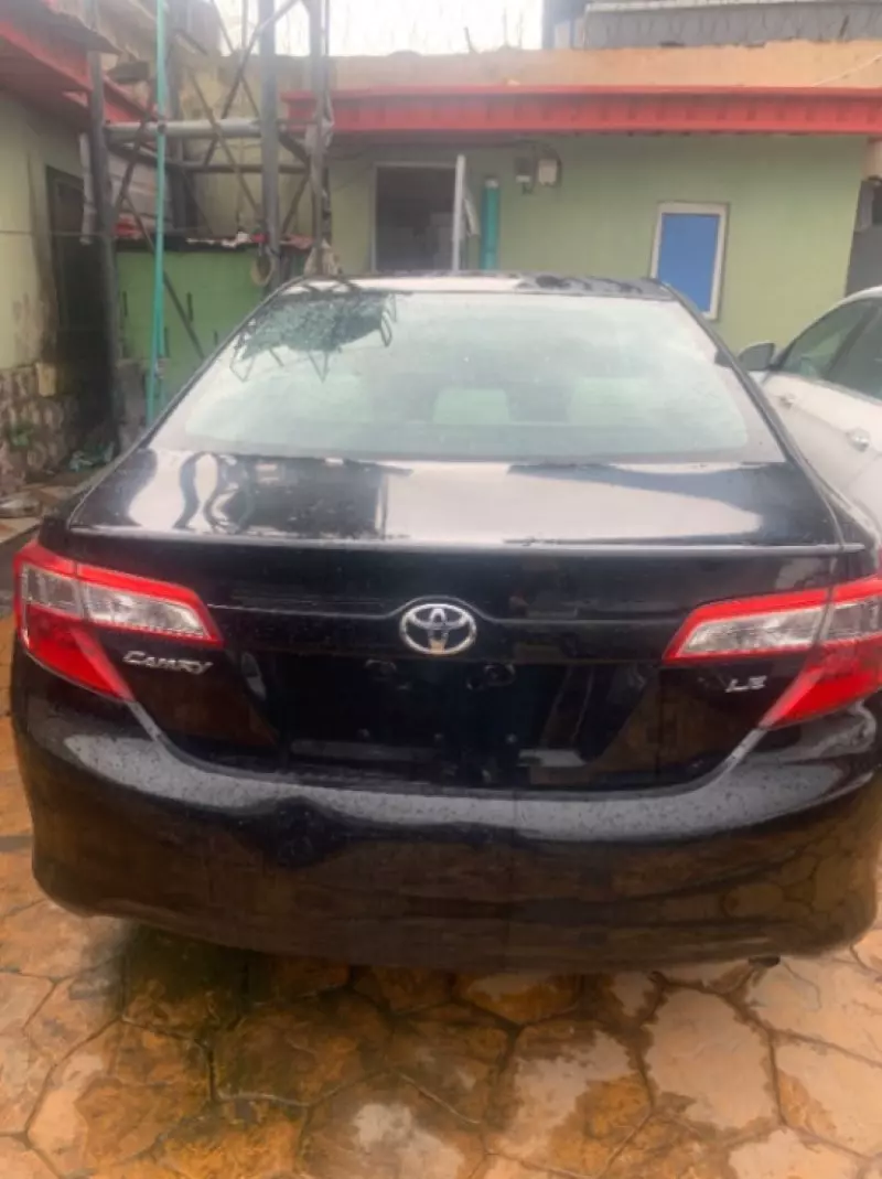 Toyota Camry   - 2012