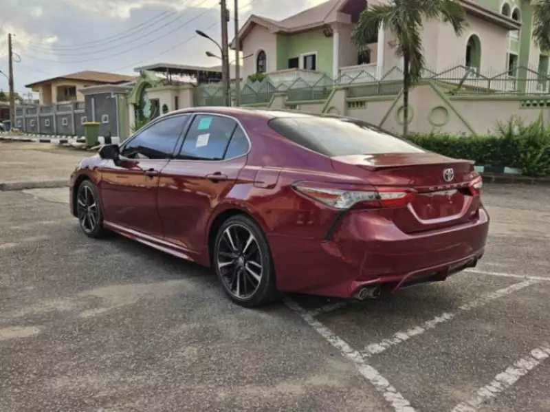 Toyota Camry   - 2018
