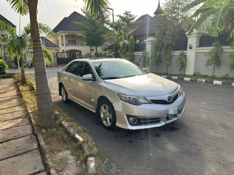 Toyota Camry   - 2012
