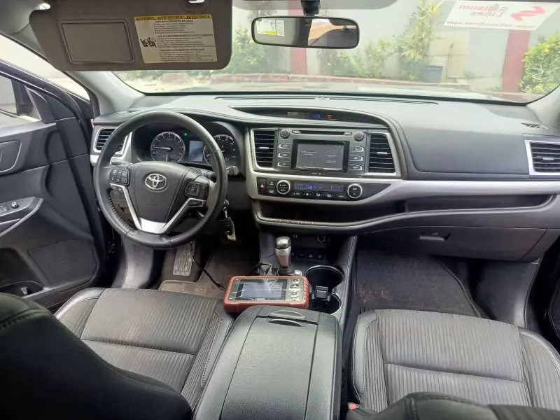 Toyota Highlander   - 2014