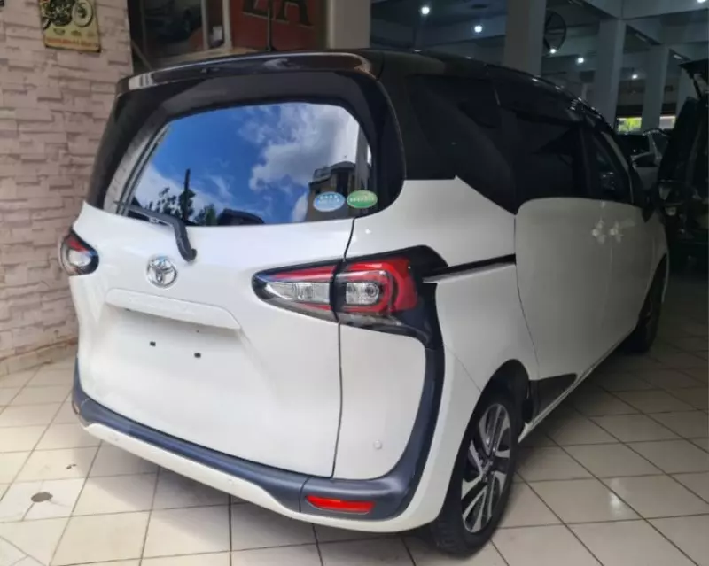 Toyota Sienta   - 2018