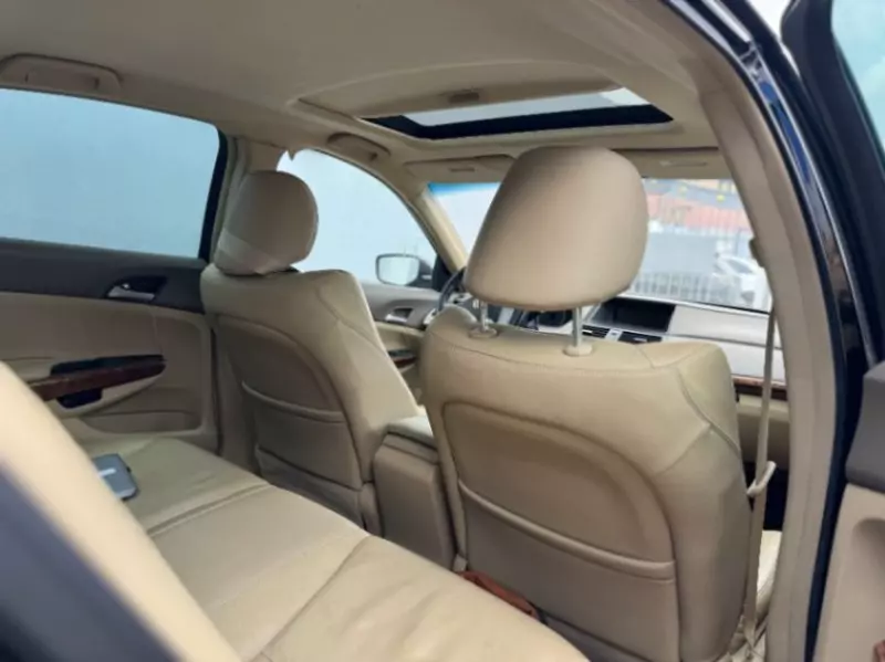 Honda Accord   - 2010