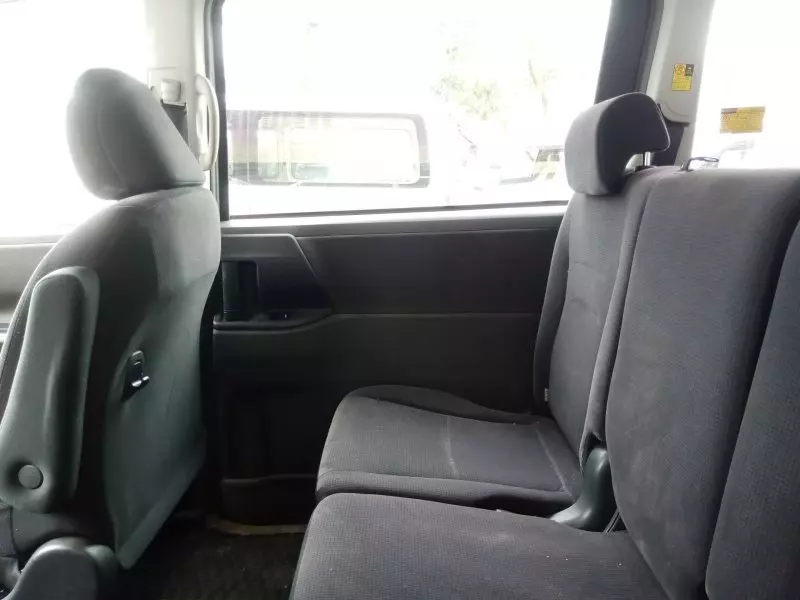Toyota Noah   - 2009