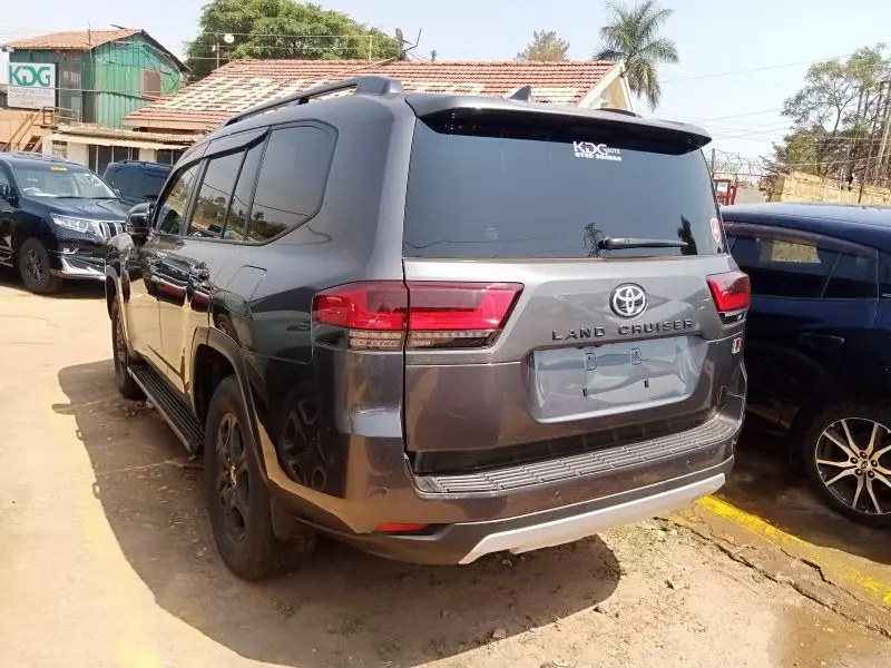 Toyota Land Cruiser   - 2023