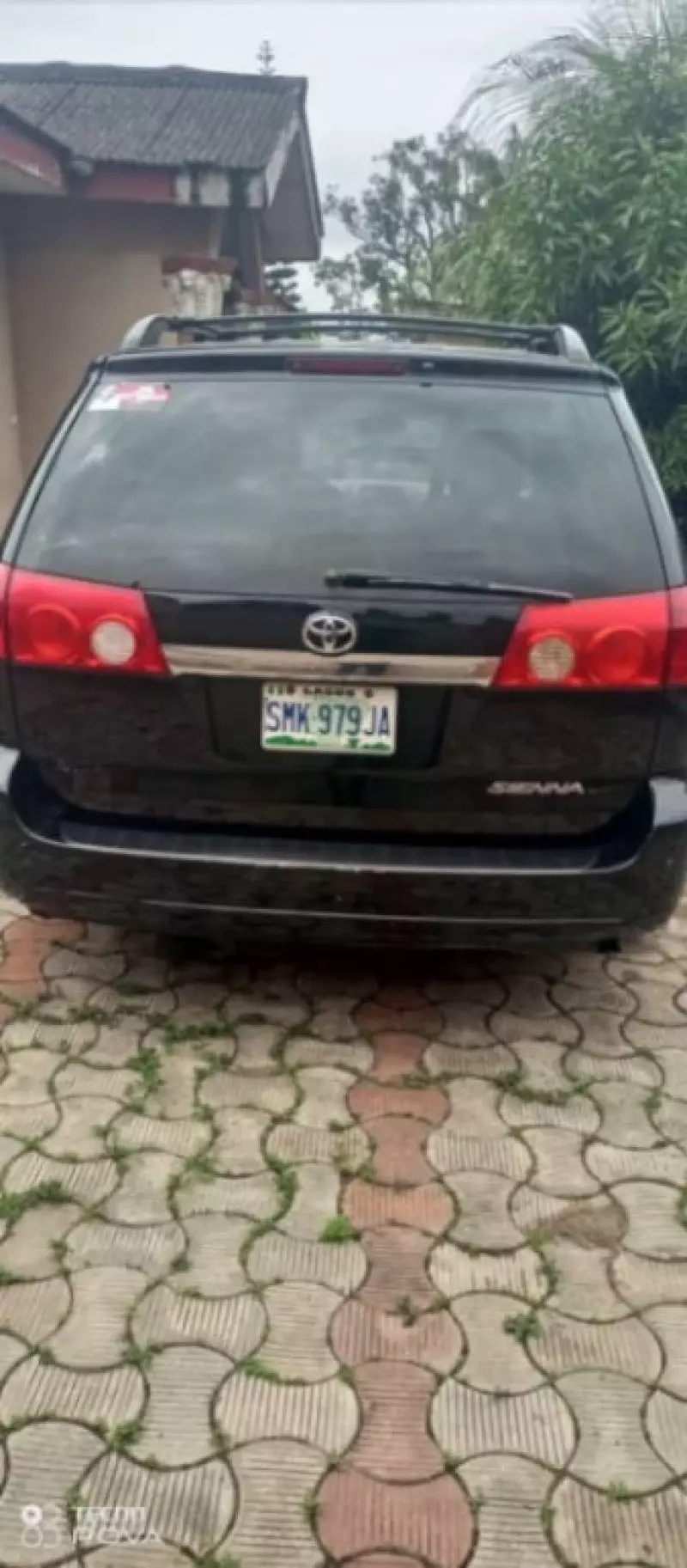 Toyota Sienna   - 2010