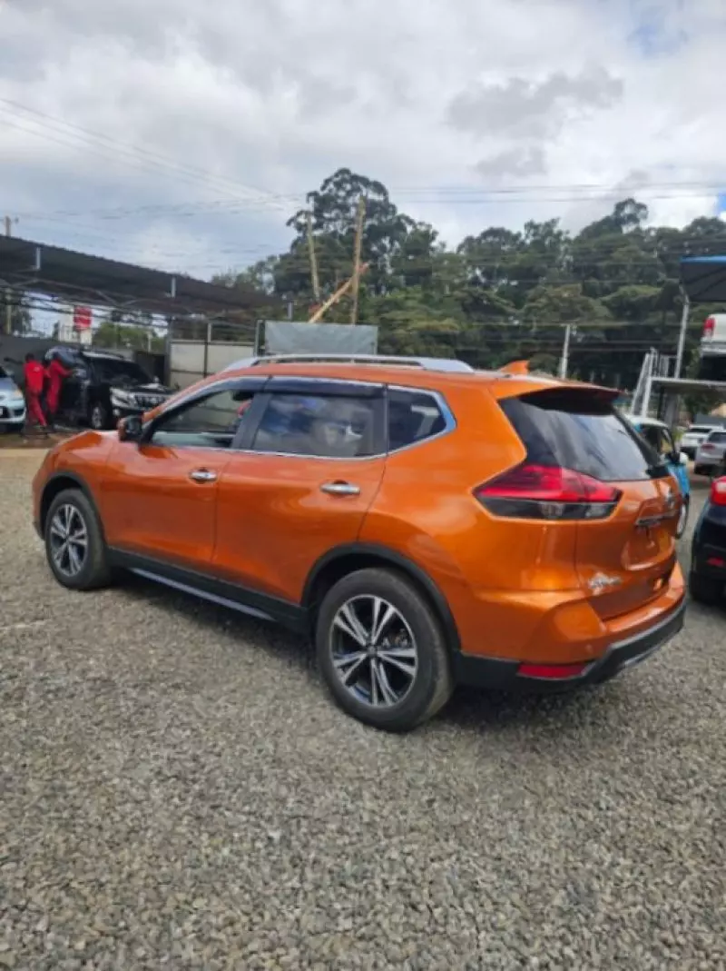 Nissan EXTRAIL HYBRID   - 2017