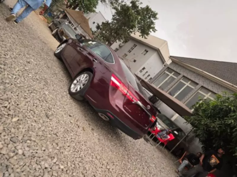 Toyota Avalon   - 2013