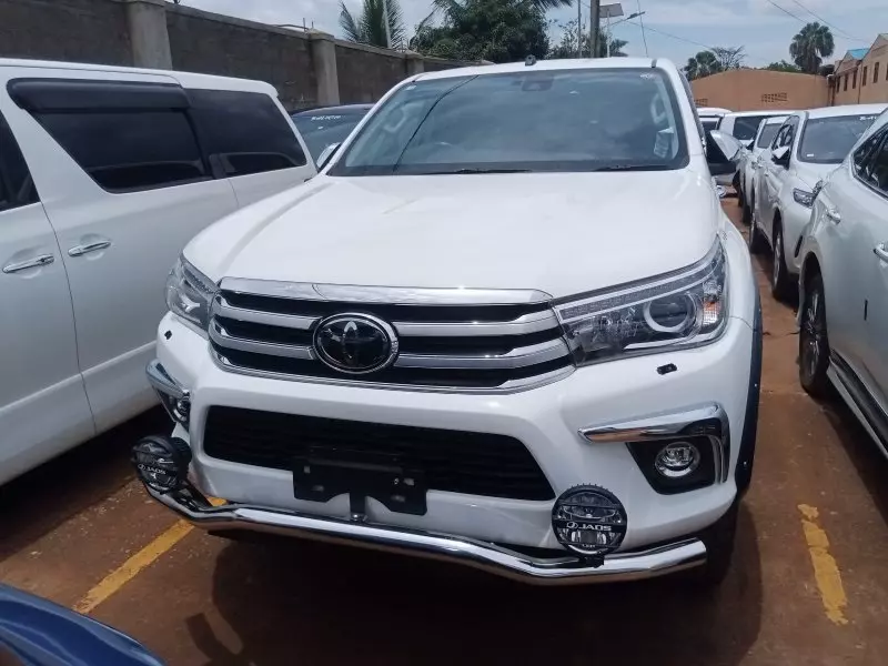 Toyota Hilux   - 2018
