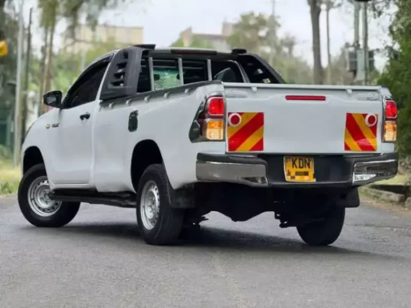 Toyota Hilux   - 2017