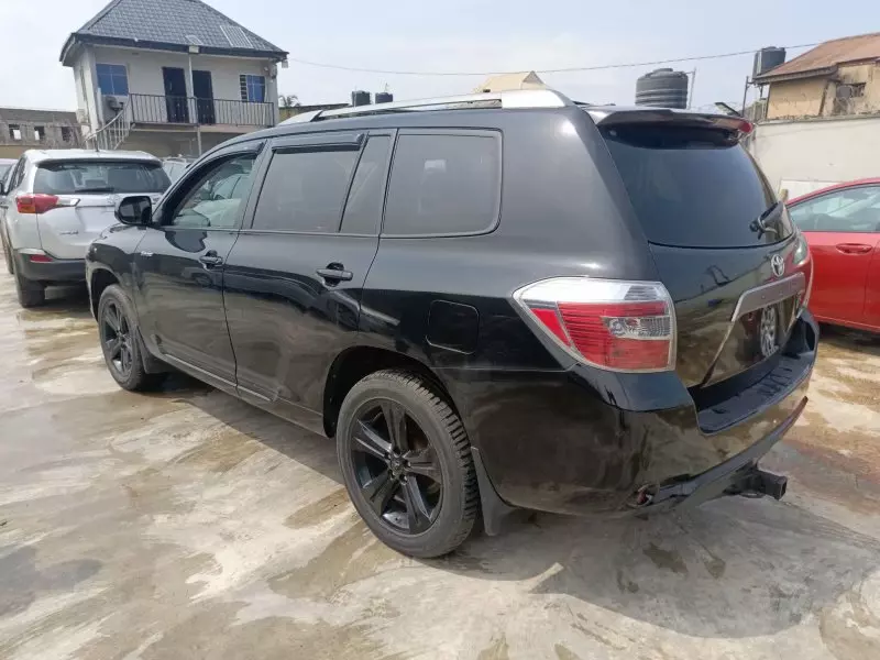 Toyota Highlander   - 2010