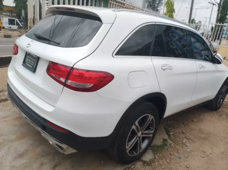 Mercedes-Benz GLC 300   - 2017